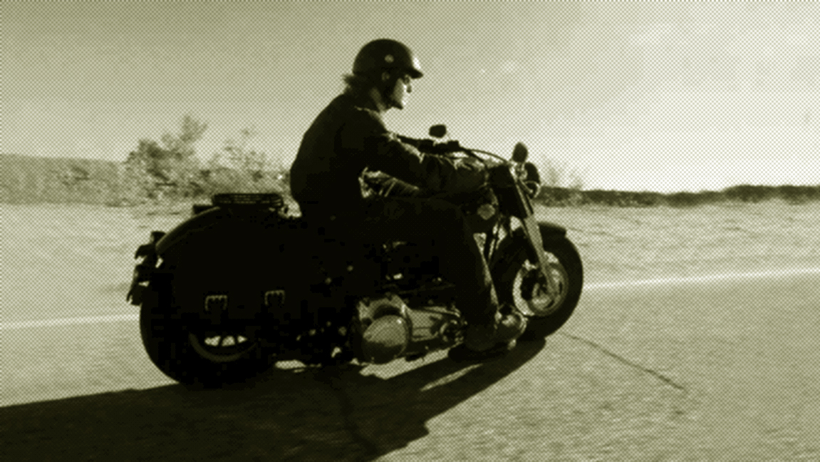 Letter_man_motorcycle_1200